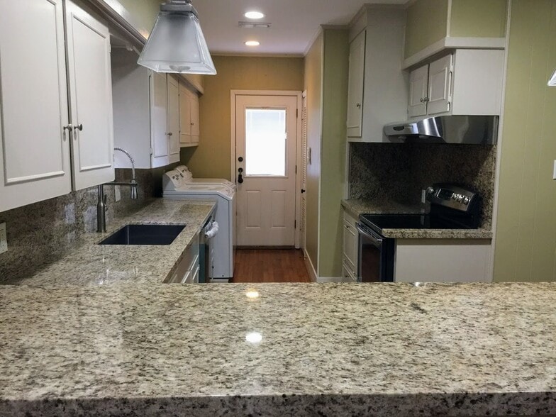 Kitchen - 2106 Colquitt St