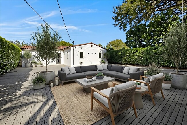 Building Photo - 6476 SW 10th Terrace