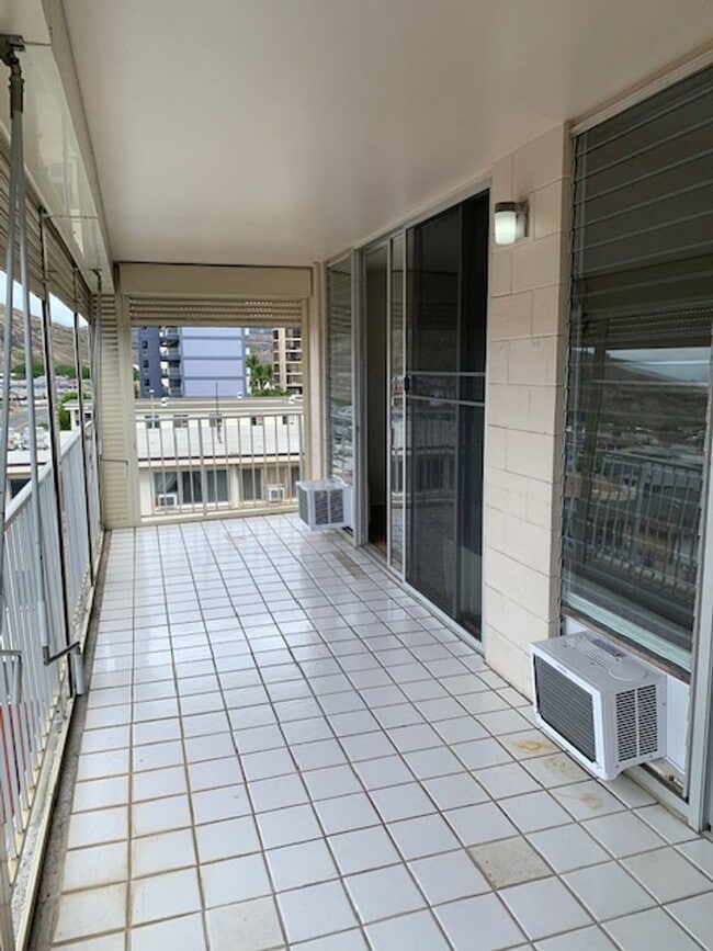 Building Photo - Lilikoi Building (Salt Lake) 1 bedroom, 1 ...