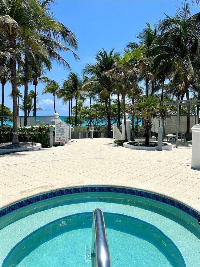 Building Photo - 10275 Collins Ave
