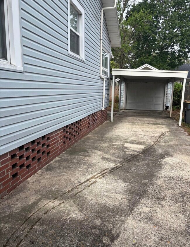 Building Photo - 2114 Merrill Ave