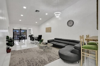 Building Photo - 5434 SW 25th Ave