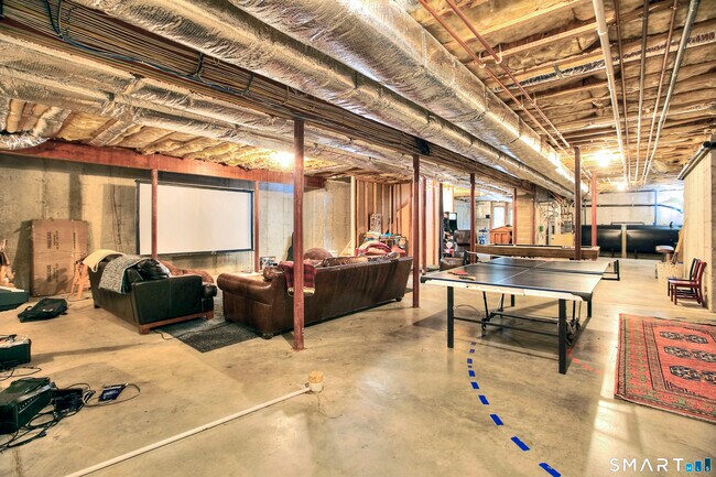 Building Photo - 37 Beaver Brk Rd