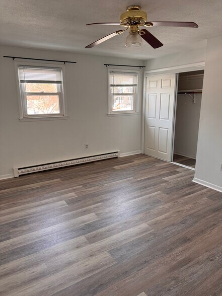 Building Photo - 148 Westbury Park Rd