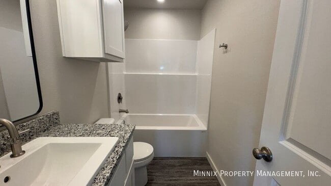 Building Photo - 306 E 77th St