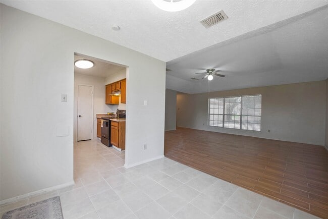 Building Photo - 2779 Forest Point Dr