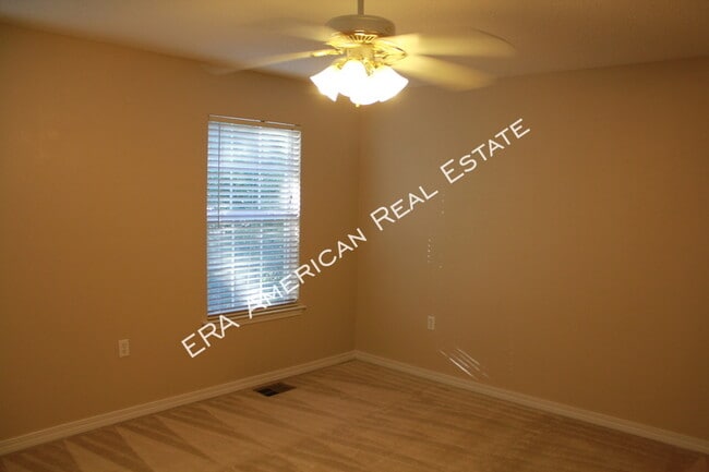 Building Photo - 976 Scenic Oak Ln