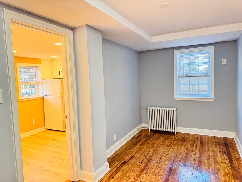 Building Photo - 816 Greenwood Cir