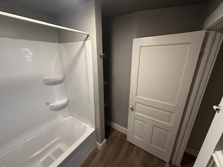 Building Photo - 629 Park Ave