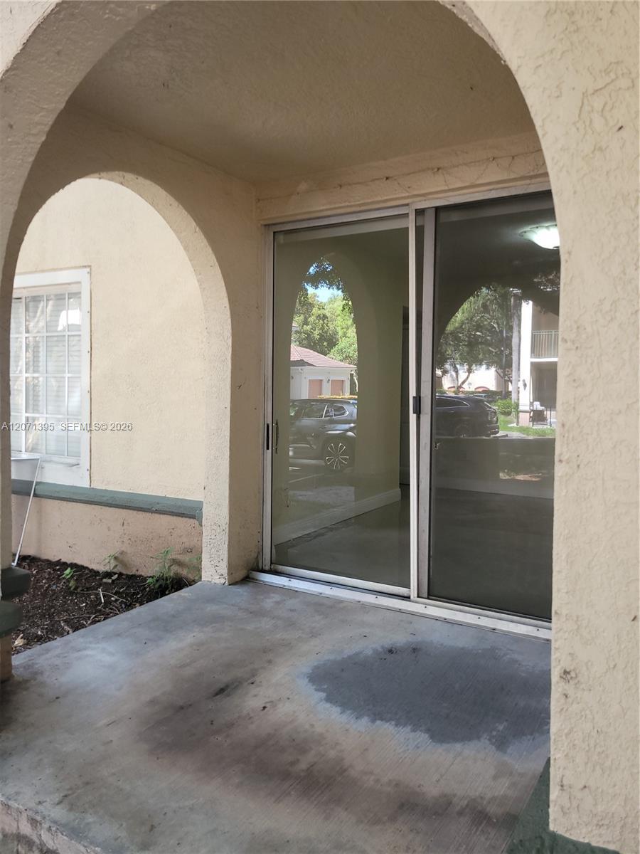 Building Photo - 2564 Centergate Dr