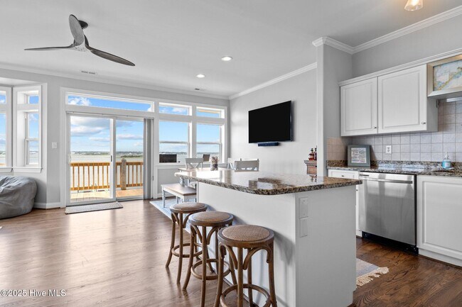Building Photo - 8632 Sound Dr