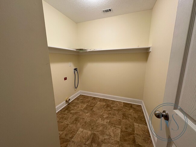 Building Photo - 721 Lee Rd