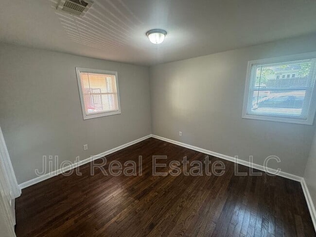 Building Photo - 1370 Clermont Ave