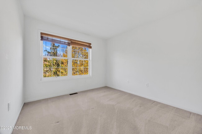 Building Photo - 82 Demarest Dr