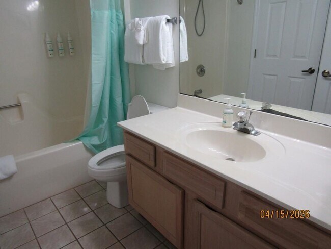 Building Photo - 1221 Lake Dr