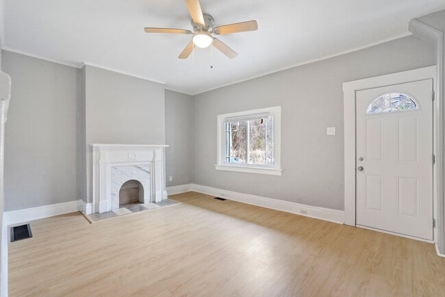 Building Photo - Renovated 3 Bed, 1 Bath Home in Hazelwood - Central AC, Convenient Location - Available Now!