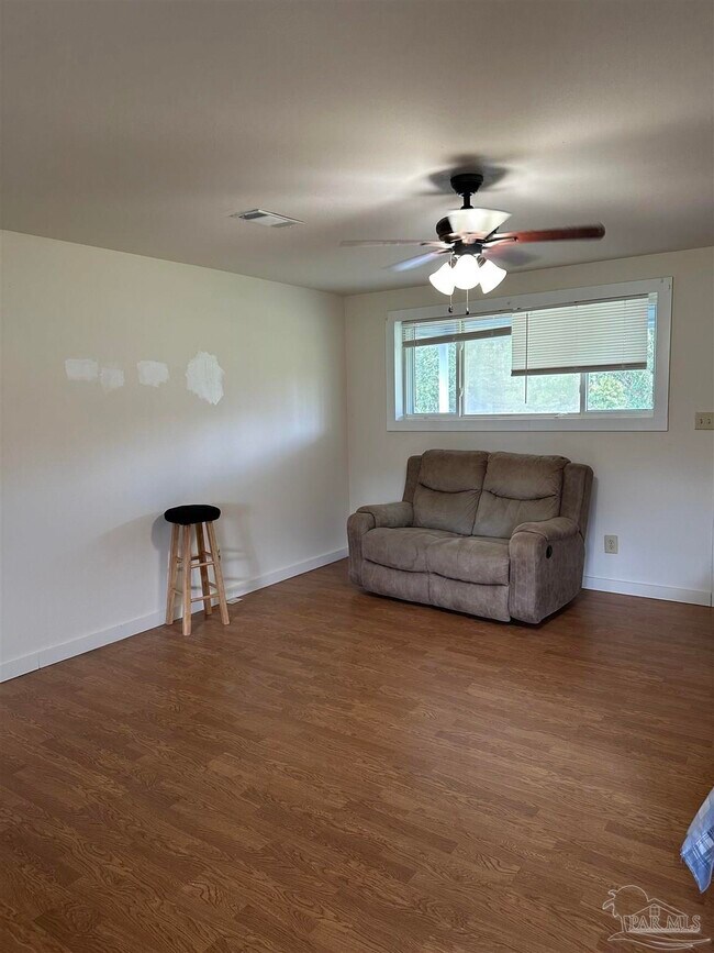 Building Photo - 1052 Well Line Rd