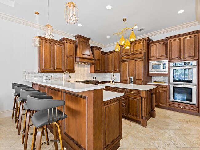 Building Photo - 639 Middle River Dr