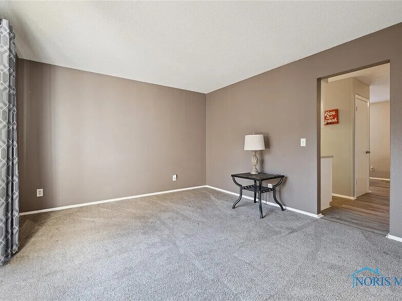 Building Photo - 4902 Wickford Dr E