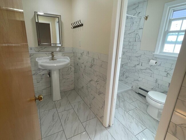 Building Photo - 84 Langley Rd