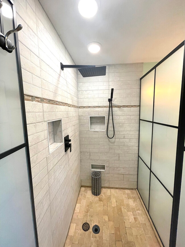 Building Photo - 1840 Sandhill Crane Dr