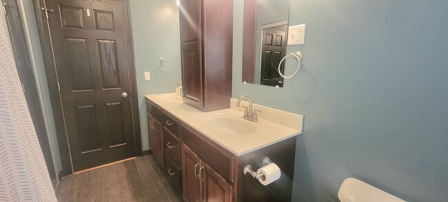 Building Photo - Small town Macon!