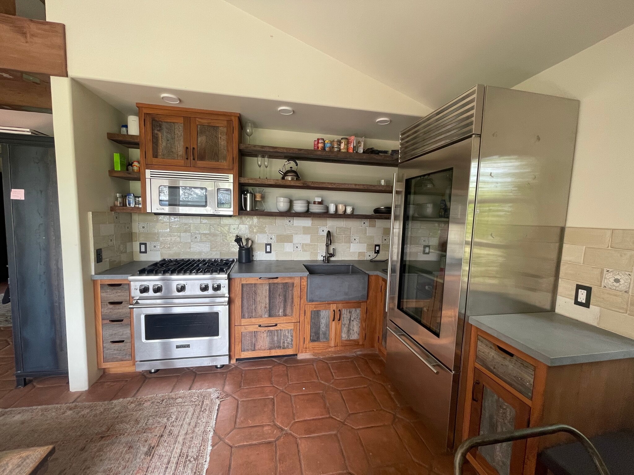 Building Photo - 232 E Los Olivos St