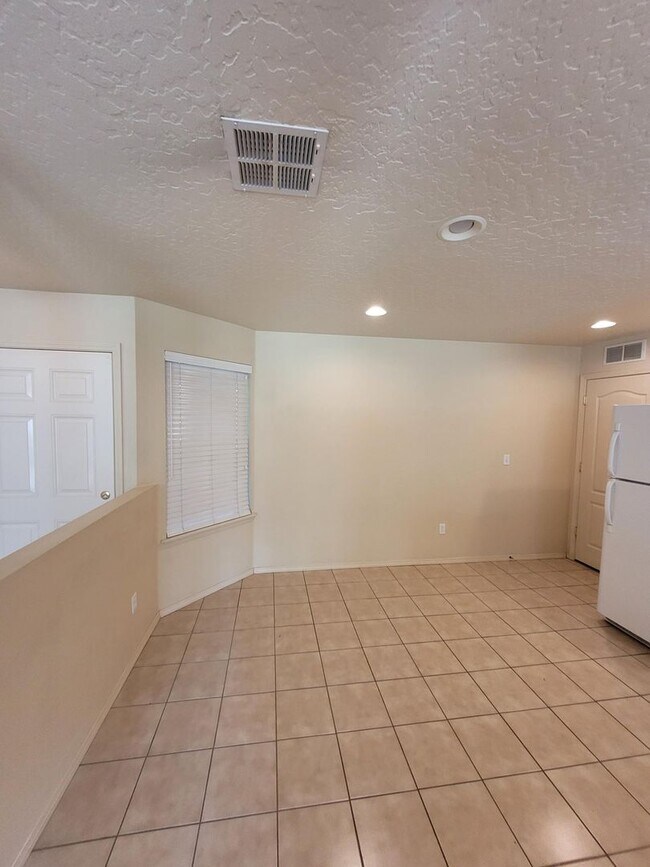 Building Photo - 4450 N Mooney Falls Way