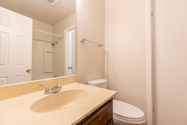 Building Photo - 323 W William Cannon Dr