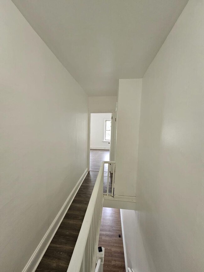 Building Photo - 3 bed 1 bath