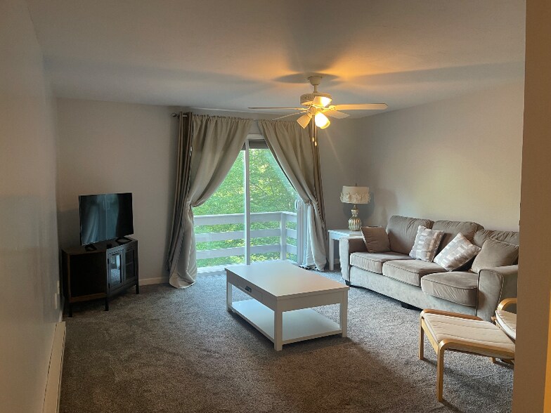 Building Photo - 574A Burncoat St