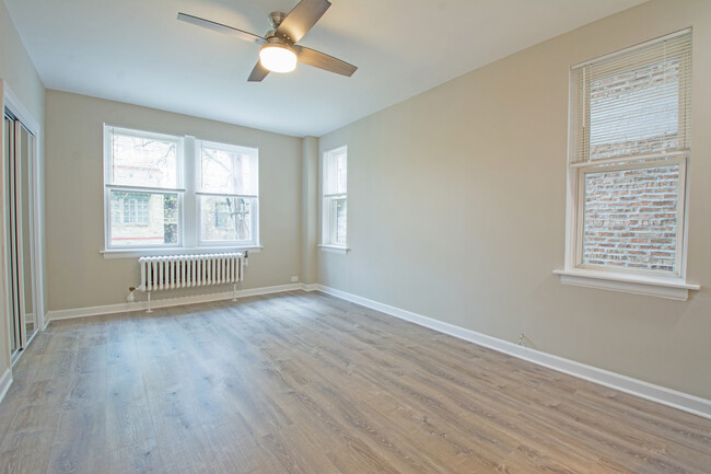 Building Photo - 432 W Belmont Ave