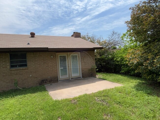 Building Photo - 2407 Buttercup Cir