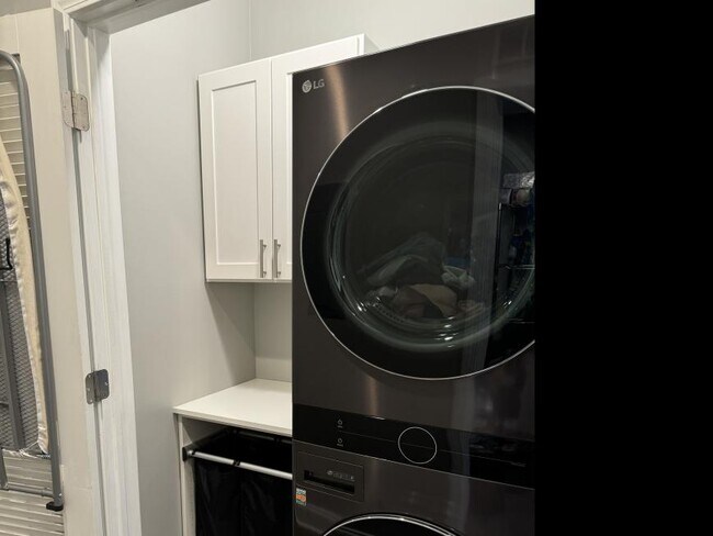 Building Photo - 3 bedroom in Chicago IL 60625
