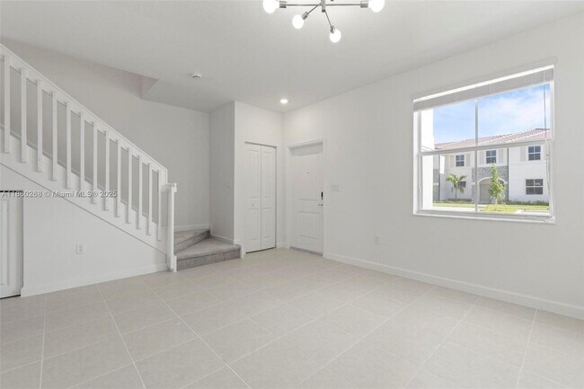 Building Photo - 2656 SE 28th St