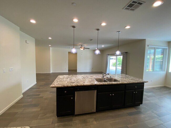 Building Photo - Tulare home coming soon!