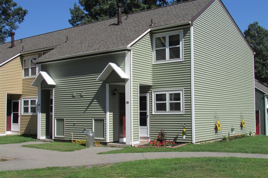 Woodland Estates 340 Gleason Cir East Rochester NY 14445 Apartment