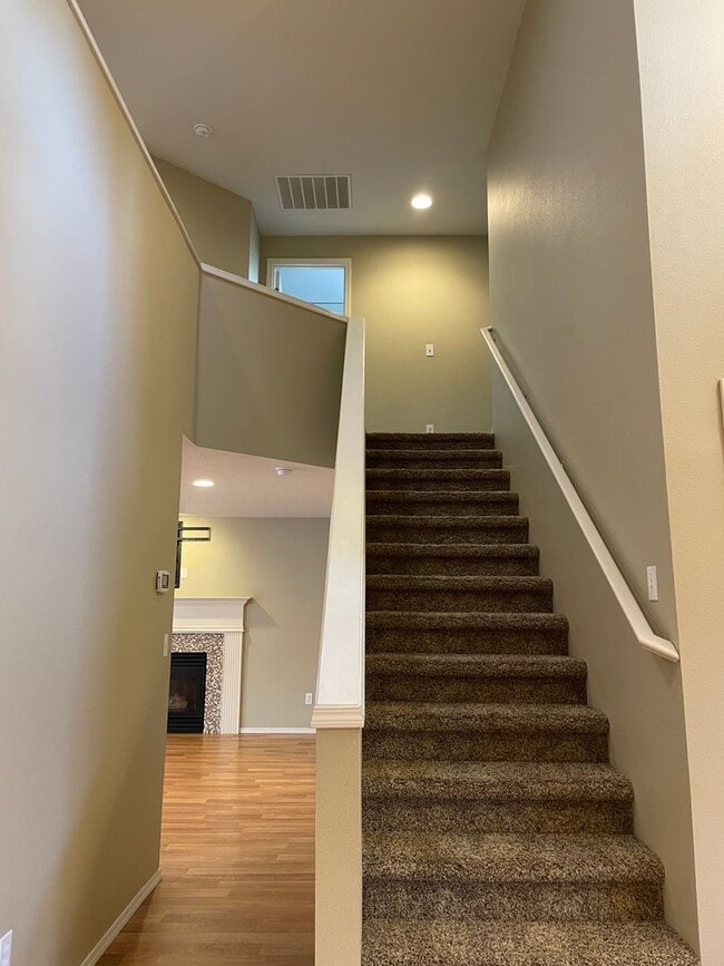 Building Photo - Adorable 4 Bedroom 2.5 Bath Home in Fisher...