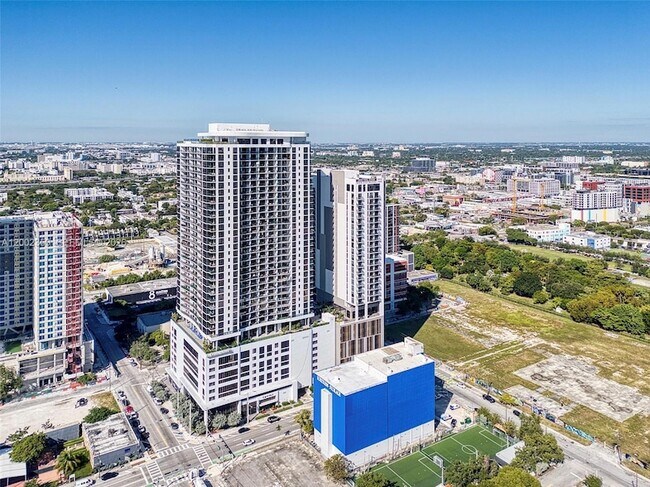 Building Photo - 1600 NE 1st Ave