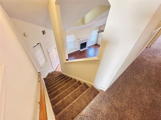 Building Photo - 1600 Primrose Trail