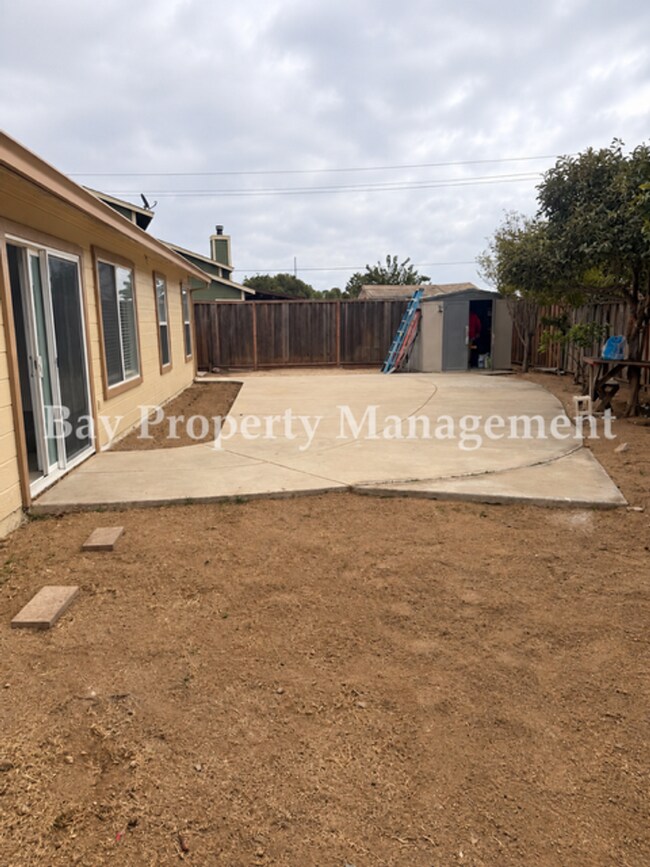 Building Photo - 1001 Highpoint Ct