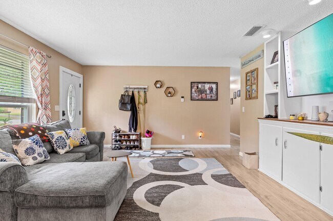 Building Photo - 2442 Duncan Dr