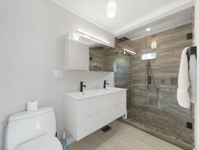 Building Photo - 5084 Atlantic View