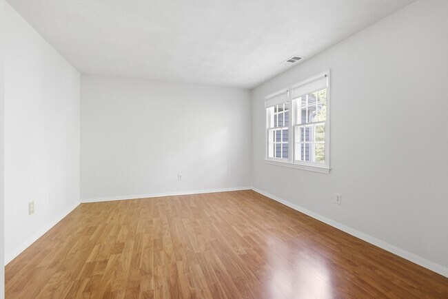 Building Photo - 146 Russet Ln