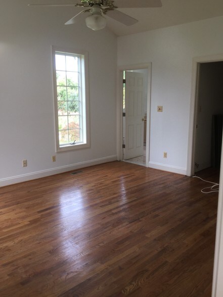 Bedroom, full bath, walk in closet - 6 Patricks Ct