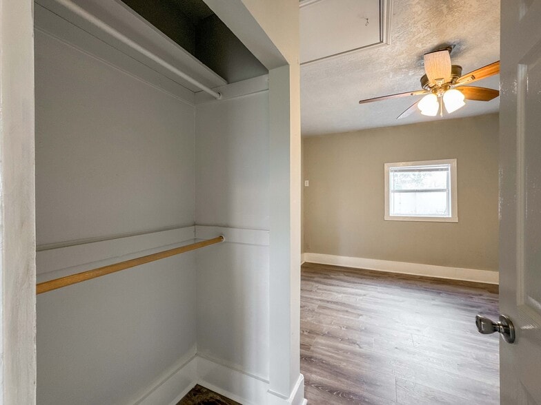 Building Photo - 1122 N Natchez Dr