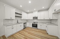 Building Photo - 6206 Lyndhurst Dr