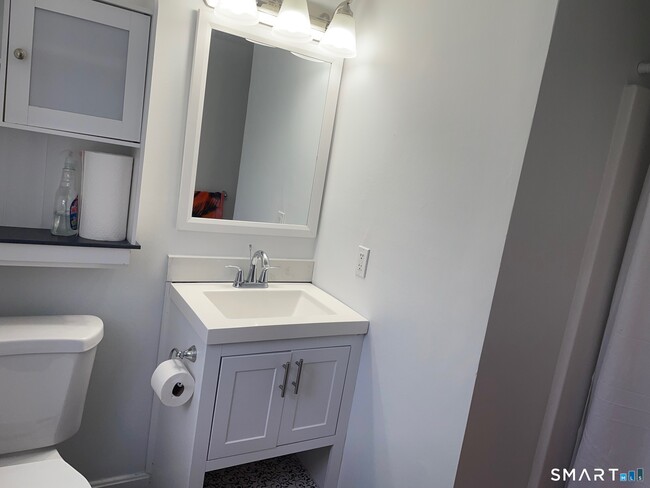 Building Photo - 377 Horse Pond Rd