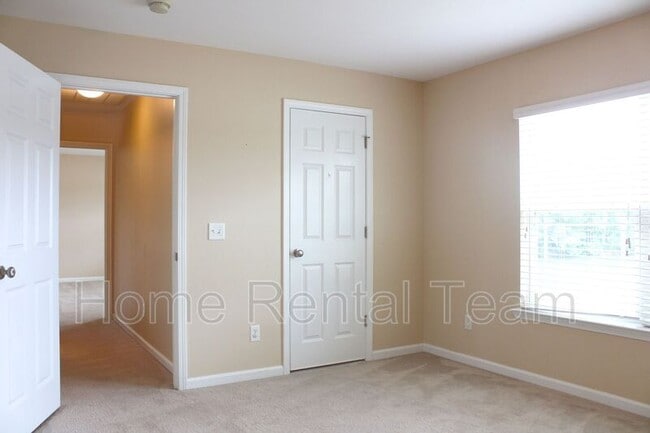 Building Photo - 122 Lake Pointe Dr