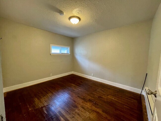 Building Photo - Adorable 2 bed 1 bath home in the heart of Fort Collins